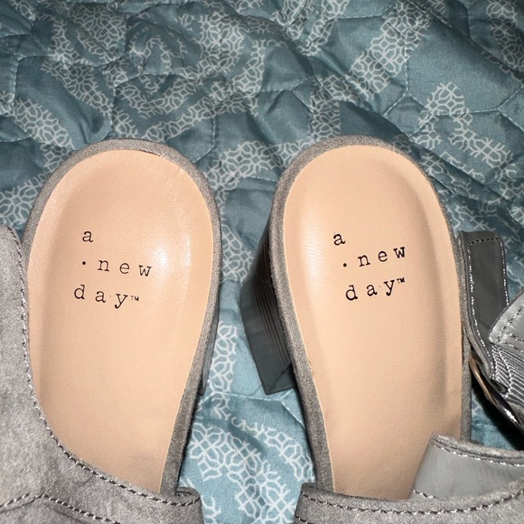 A new day heels - Picture 4 of 4